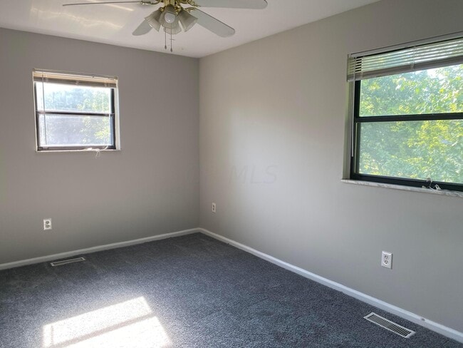 Building Photo - 669 W Main St