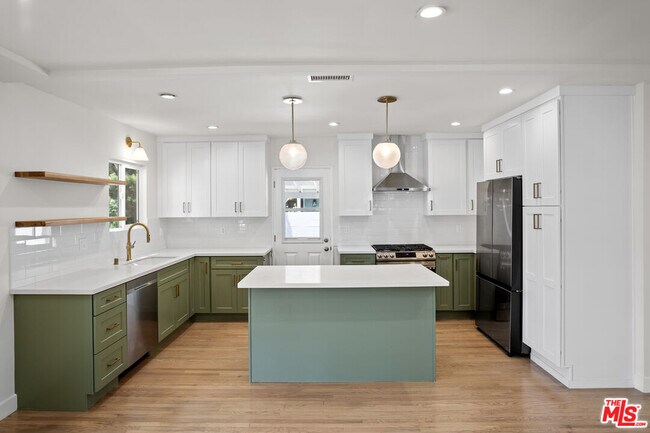 Building Photo - 11951 Bray St