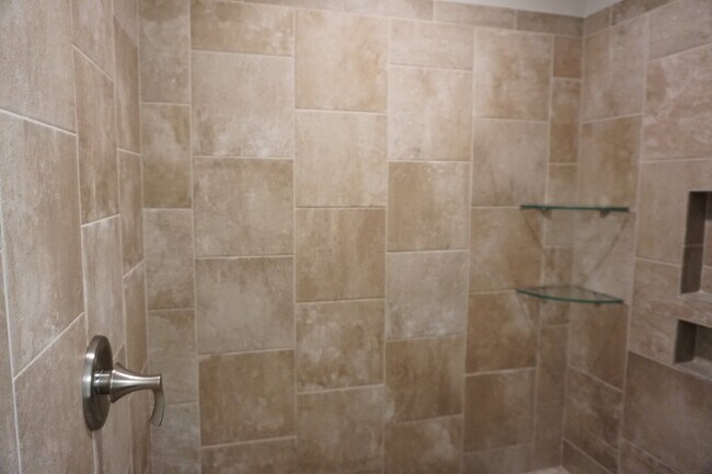 Building Photo - 4BR/3.5BA Home in the Gated Community of R...