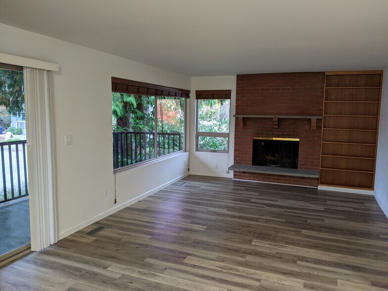 Building Photo - 2521 NE 125th St