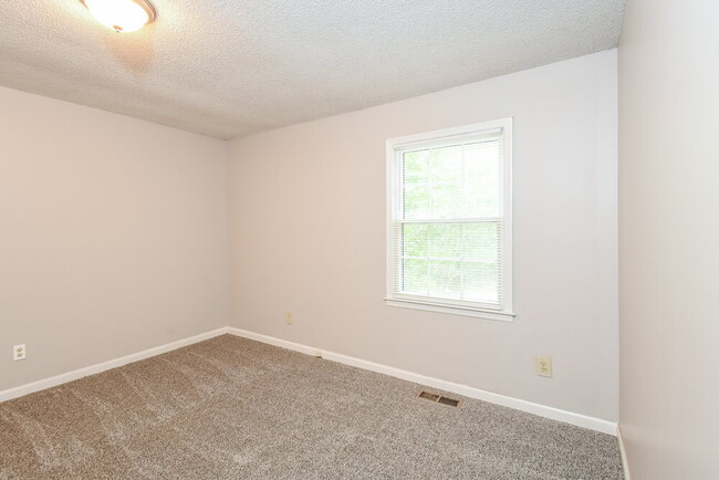 Building Photo - 2905 Mountain Brook Rd