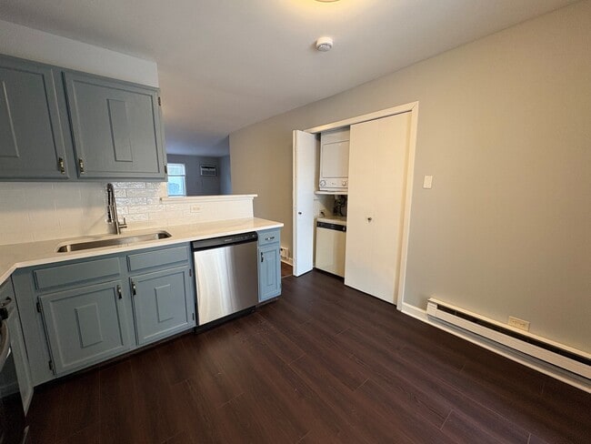 Building Photo - 201 N Waters Edge Dr