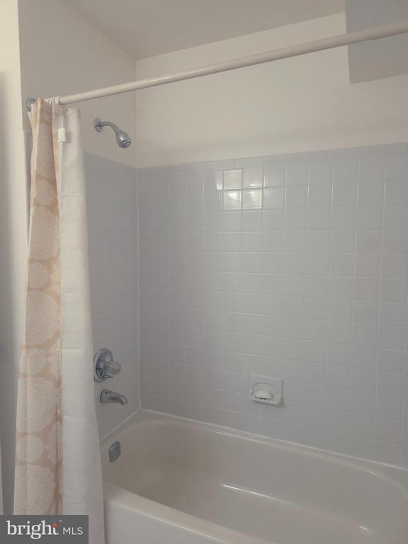 Building Photo - 336A Delancey Pl
