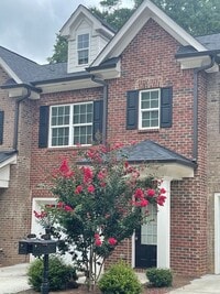 Building Photo - 3 Bedrooms 2.5 Baths  Condo in Downtown Watkinsville!