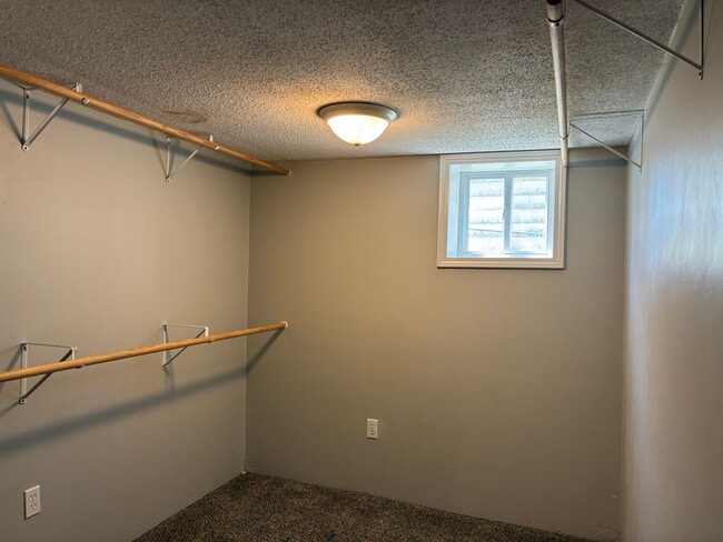 Building Photo - 504 Henry St