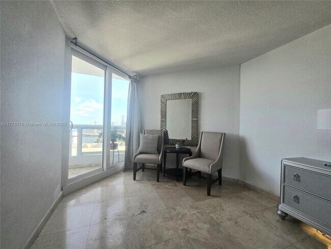 Building Photo - 1717 N Bayshore Dr