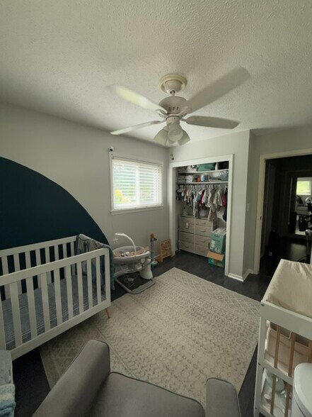 spare room 2 upstairs - 5315 w 103rd pl