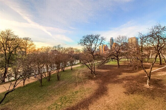 Building Photo - 54 Rainey St