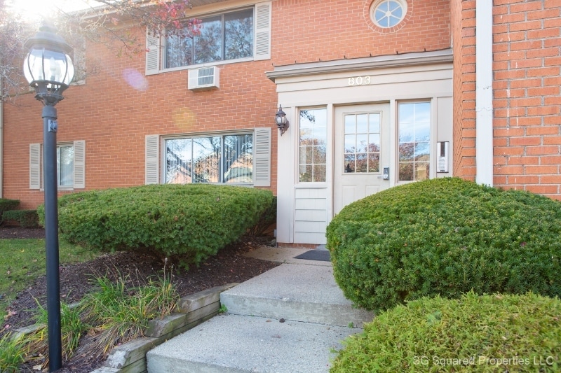 Building Photo - 803 Plate St