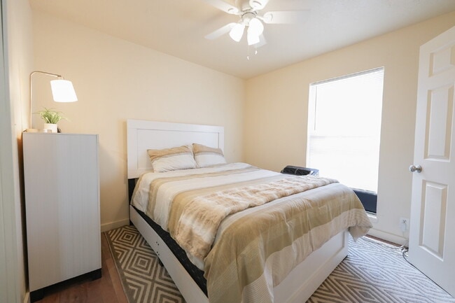 Building Photo - Spacious 3-Bedroom, 2-Bath Home – Fully Fu...
