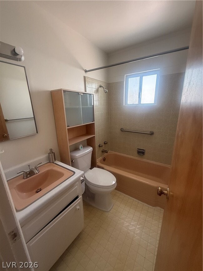 Building Photo - 820 A