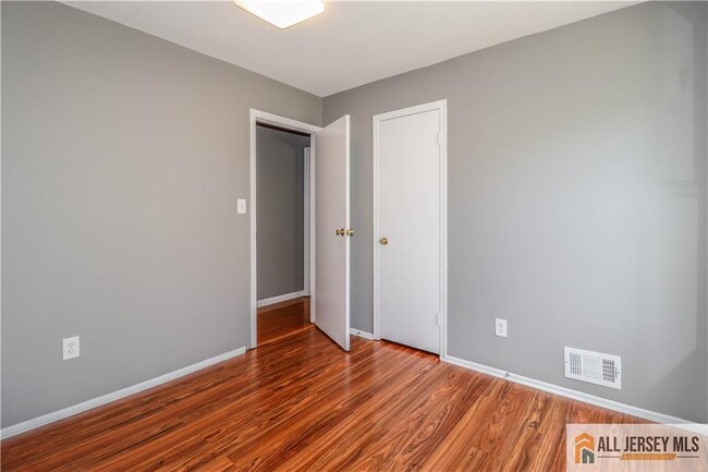Building Photo - 149 Zwolak Ct