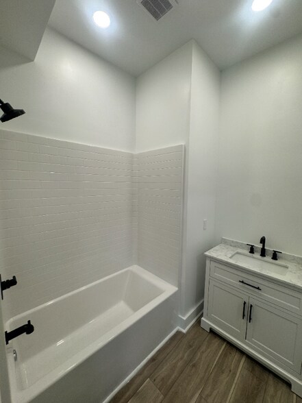 Building Photo - 589 Haverhill St