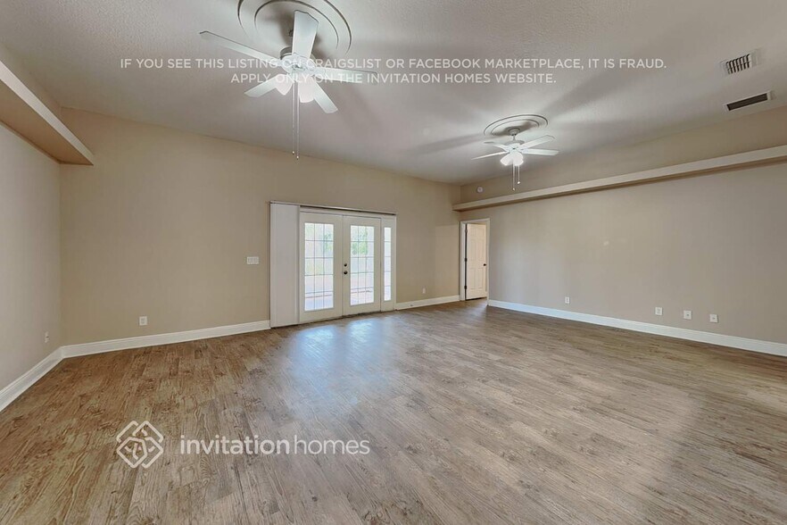 Building Photo - 10428 Calle De Flores Dr