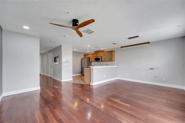 Building Photo - 200 Sterling Springs Ln