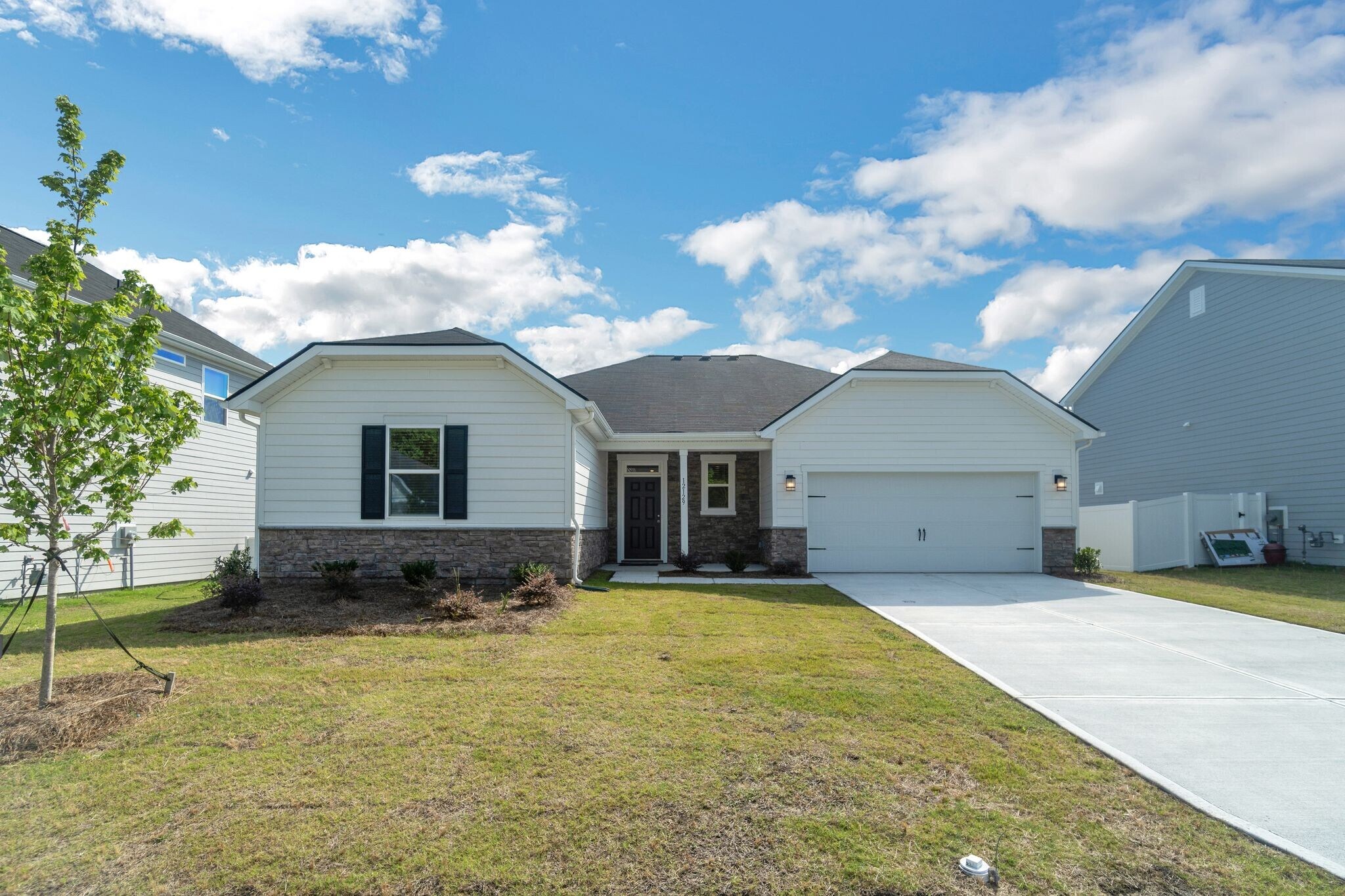 Building Photo - 12129 Rowan Hill Dr