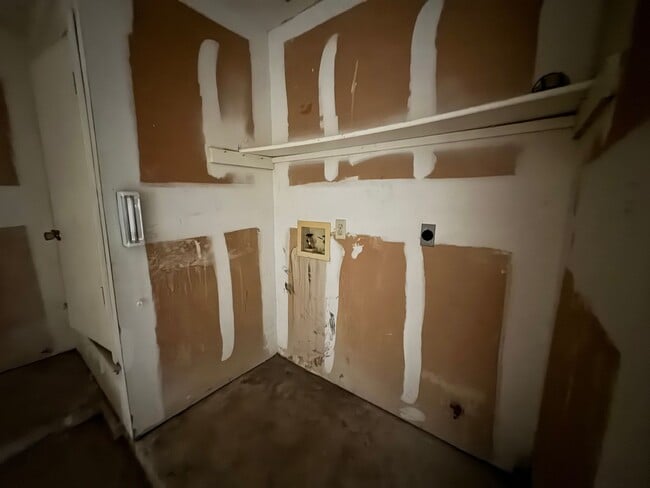 Building Photo - Hambledon