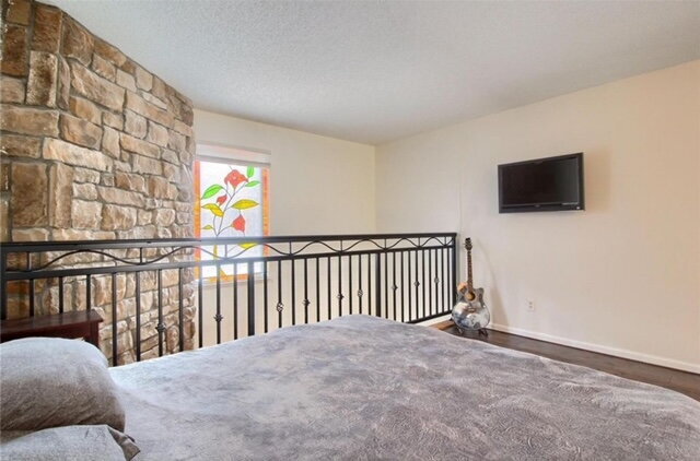 Building Photo - Charming Two-story, 1 bed, 1 Bath Townhome...