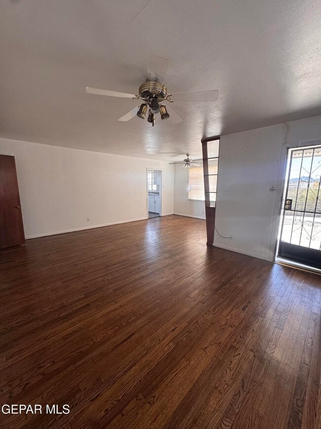 Building Photo - 1100 E River Ave