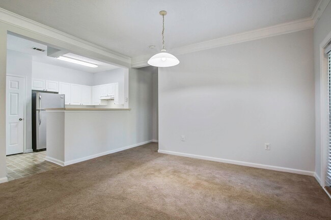Building Photo - 1213 Rosewood Ln