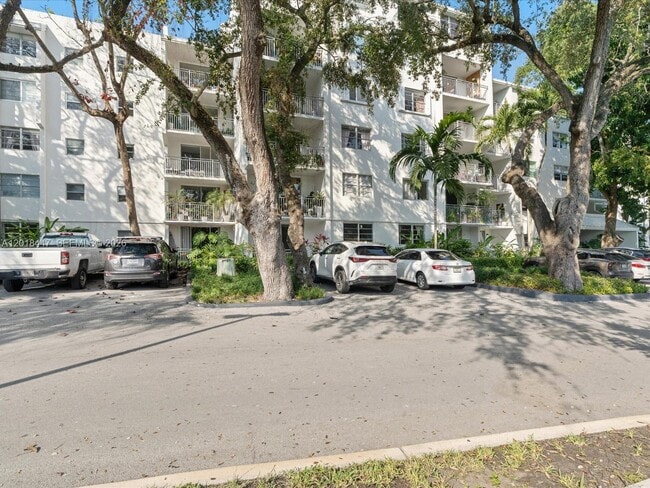 Building Photo - 680 NE 64th St