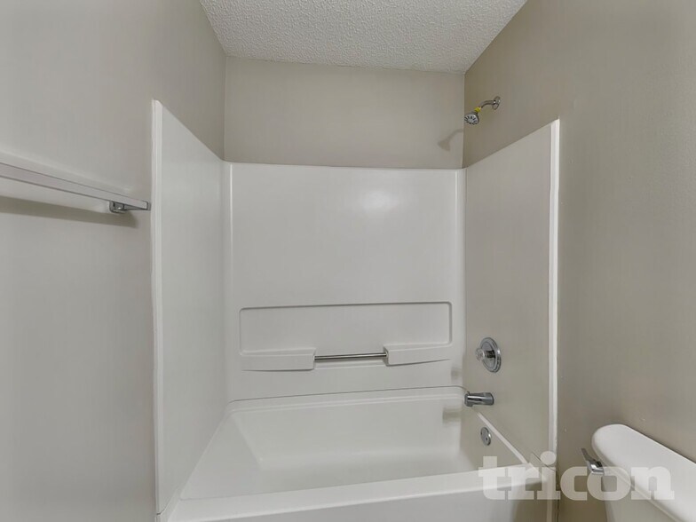 Building Photo - 147 Peachtree Glen Dr