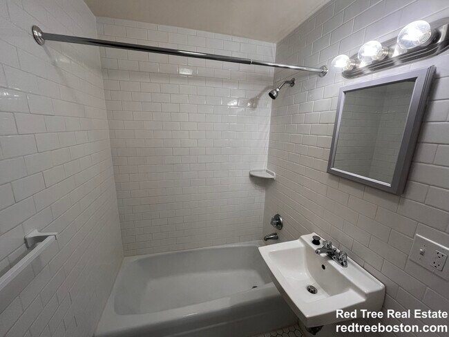 Building Photo - 172 N Beacon St