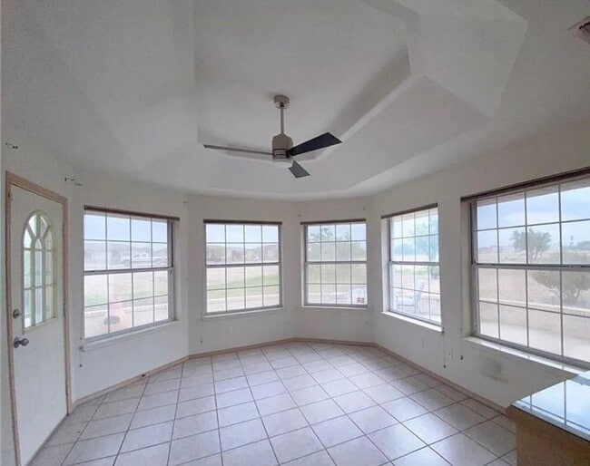 Building Photo - 610 Lake View Dr