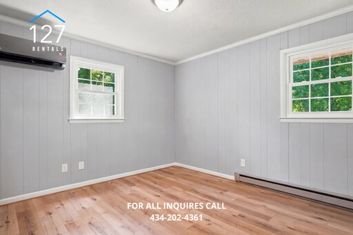 Building Photo - Charming 2 Bed/1 Bath Property in Quiet Neighborhood