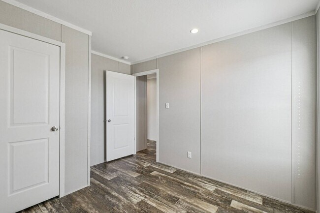 Building Photo - 1616 American Dr