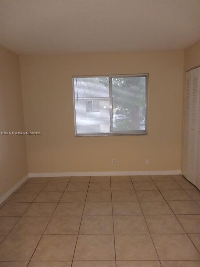 Building Photo - 301 Gardens Dr