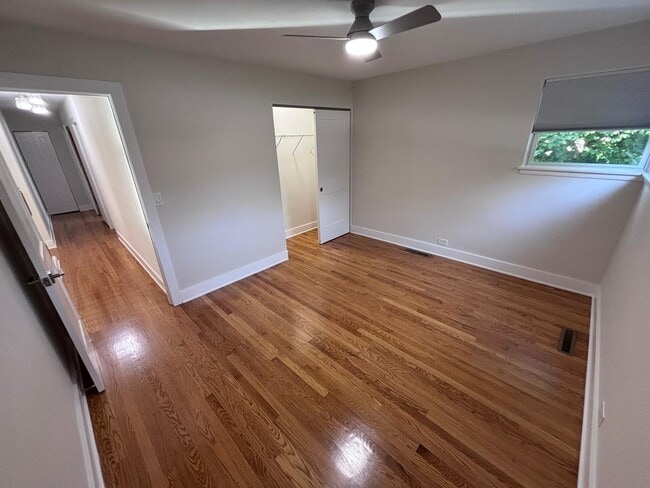 Building Photo - 532 Warren Rd