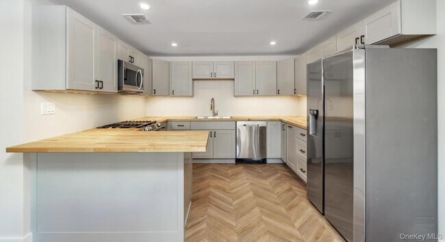 Building Photo - 67 Maple Ave