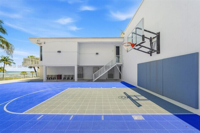 Building Photo - 5401 Collins Ave