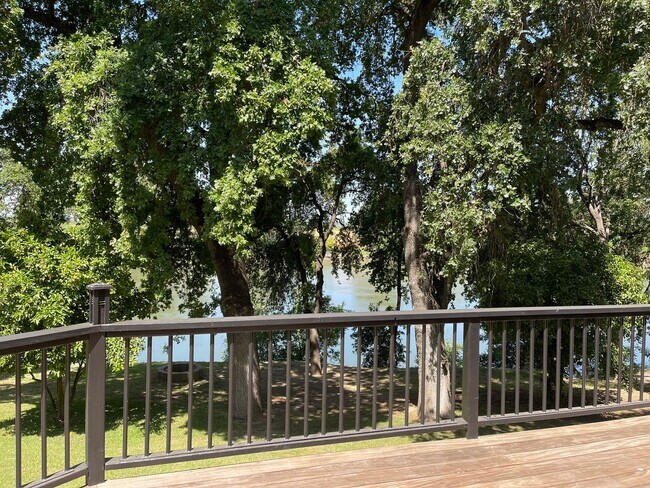 Building Photo - Amazing Garden Hwy Riverfront Home for Rent