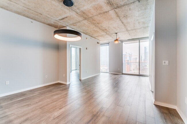 Building Photo - 360 Nueces St