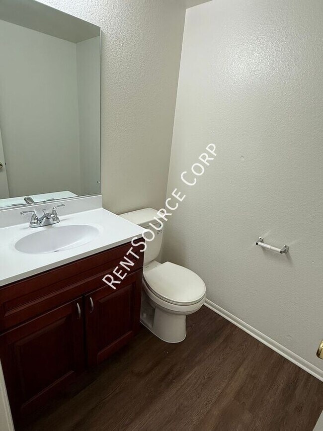 Building Photo - 1303 W Ave J 4