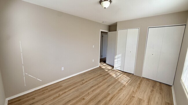 Building Photo - 2004 Chambers Dr NE