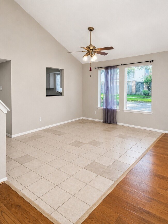 Building Photo - 7854 Green Lawn Dr