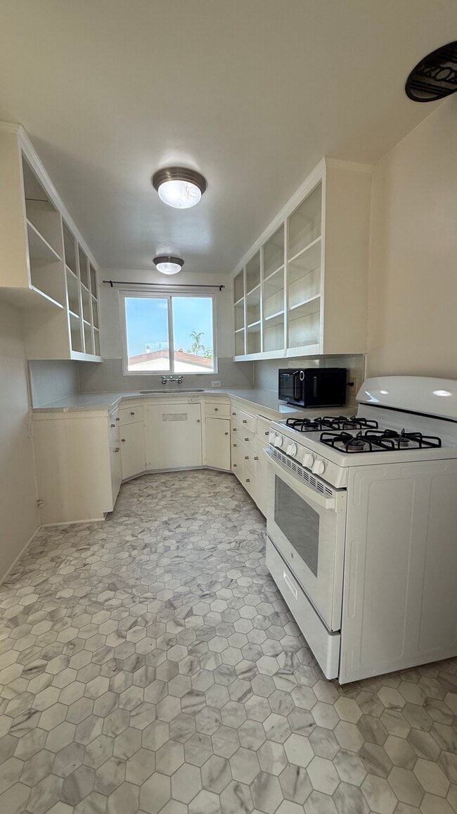 Building Photo - 4400 N Lakewood Blvd