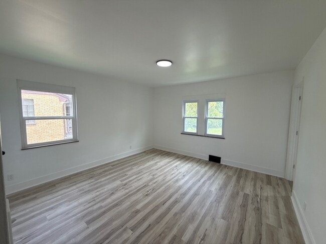 Building Photo - 7209 Brookcrest Dr