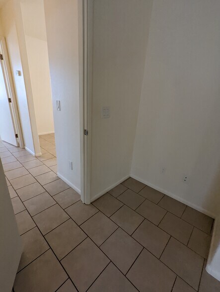 Building Photo - 354 W Hollamon St