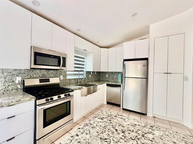 Building Photo - 9941 NW 32nd St