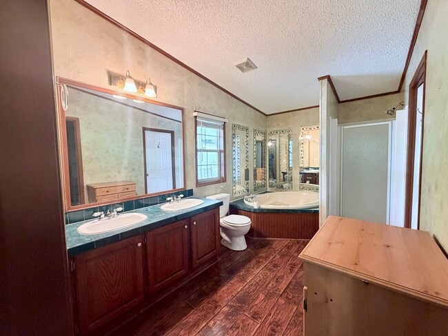 Building Photo - Secluded 3-Bedroom with Wrap-Around Porch -- Jonesborough