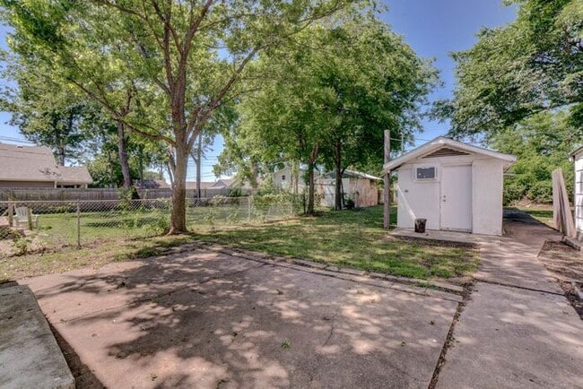 Building Photo - 2 Bedroom 2 Bath Home Near TU!
