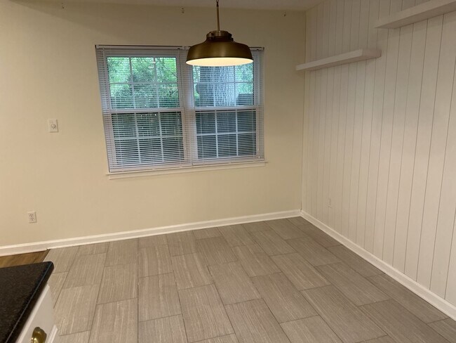 Building Photo - 112 Teal Lake Dr