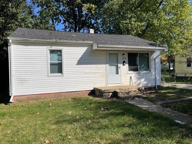Primary Photo - 908 Gregory Dr