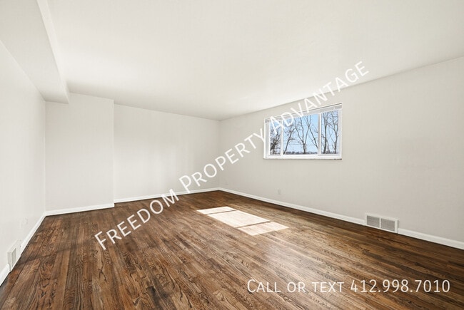 Building Photo - 2540 Park Hill Dr