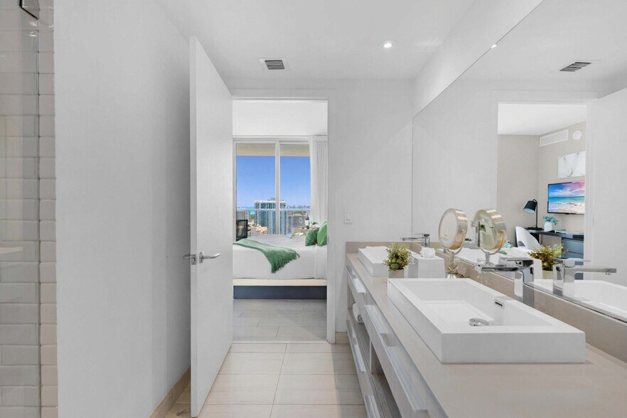 Building Photo - 4112 Jimmy Buffett Mem Hwy