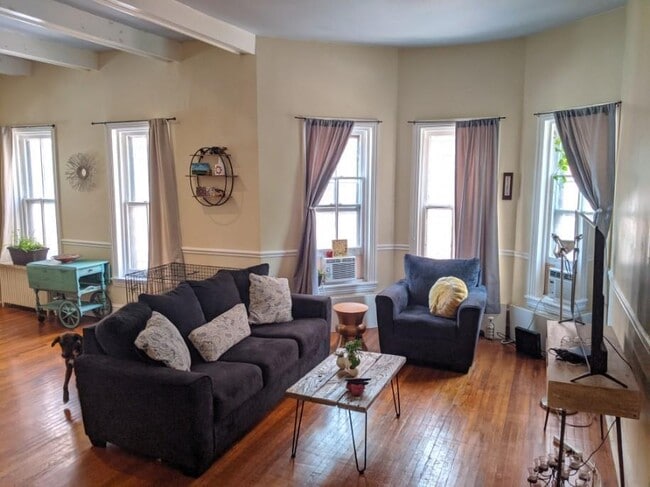 Building Photo - 1210 Delaware Ave